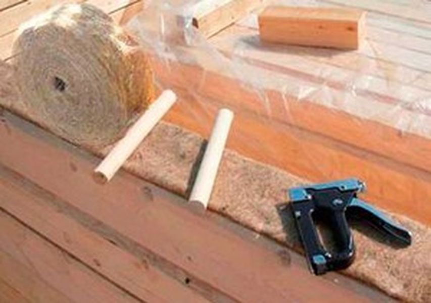 Защита деревянного дома от воды и холода