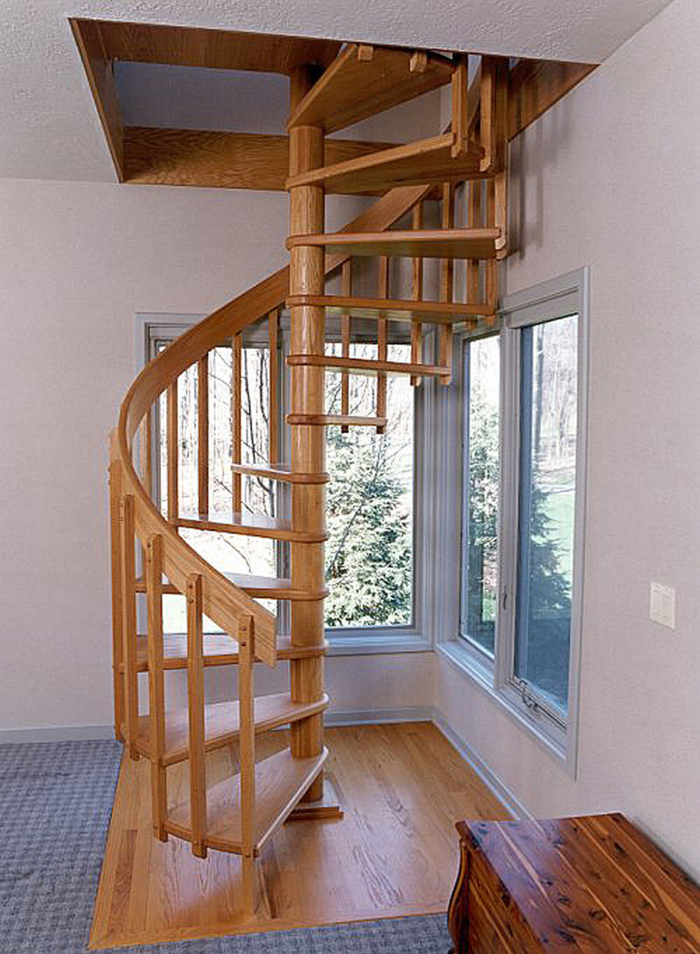 Как сделать винтовую лестницу на второй этаж, чердак
