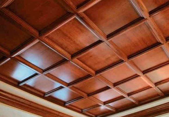 Оригинальный потолок с использованием фанеры